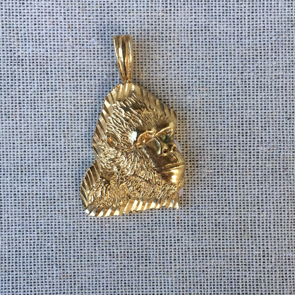 Gorilla charm ✨